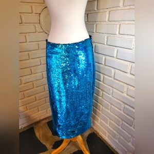 Maxi skirt with reversible color change sequin